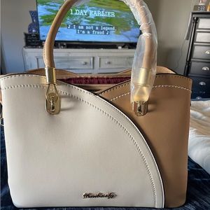 Women’s purse. Brand new